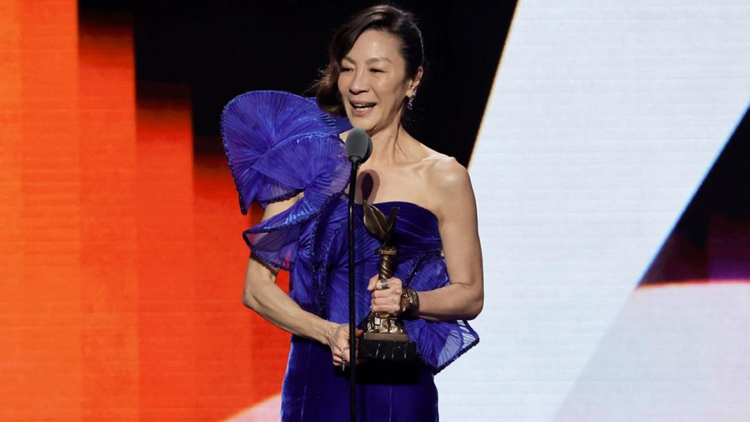 杨紫琼高定礼服闪耀戛纳红毯,杨紫琼携手老公亮相奥斯卡红毯