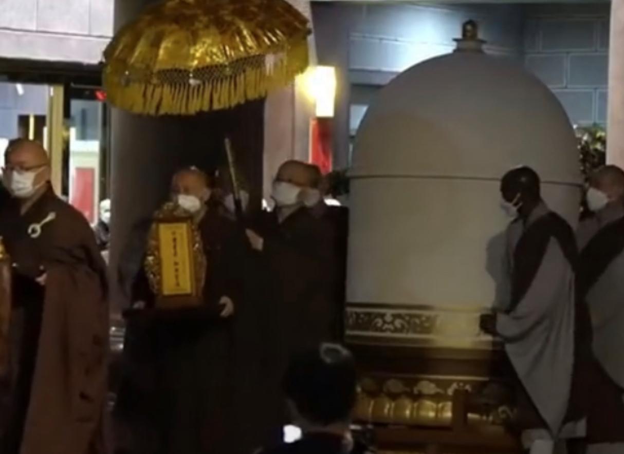 星云大师遗嘱公开视频,一路走好年轻人遗体告别