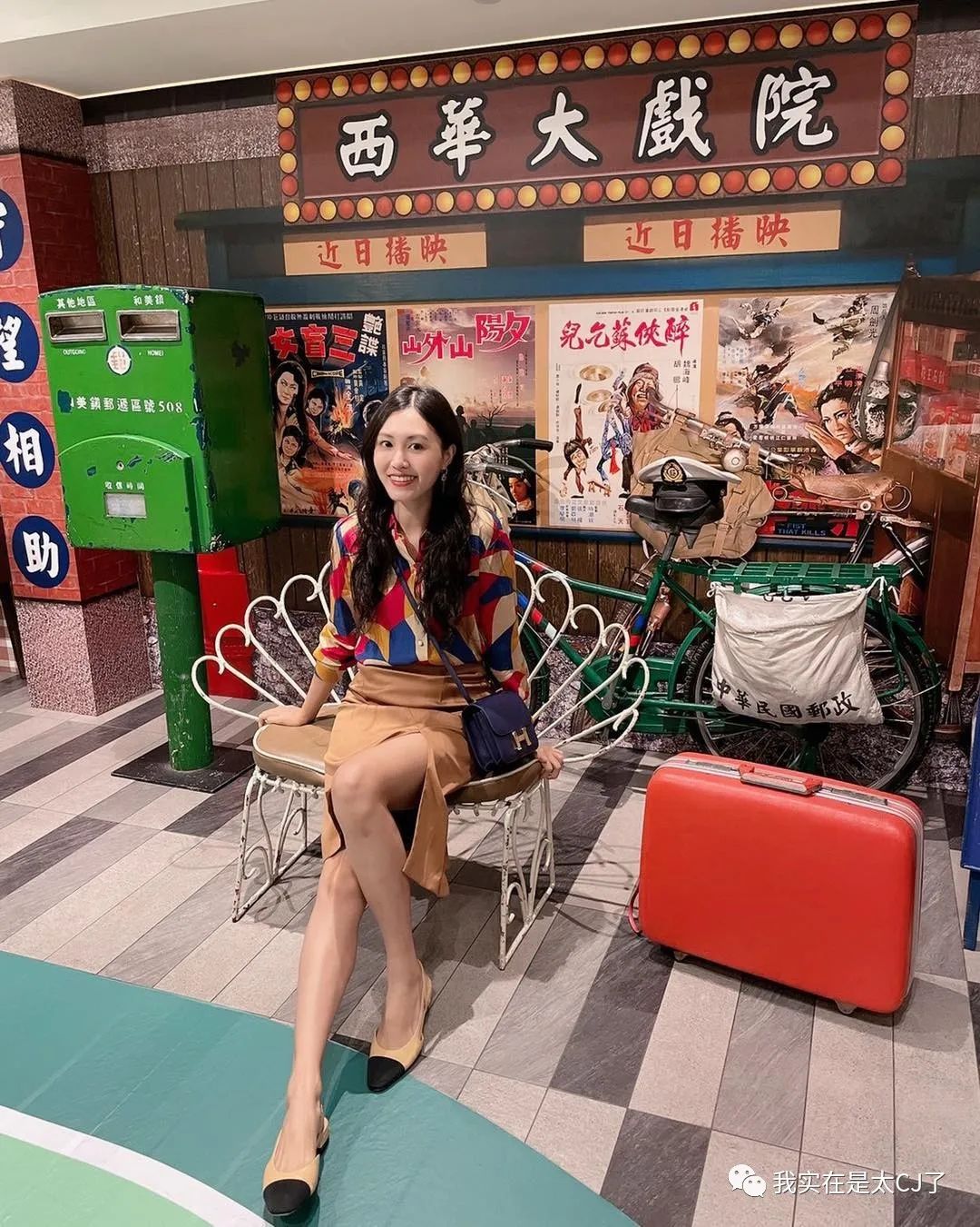 真富婆假富婆对比,台湾富婆王思佳晒香奈儿包遭吐槽