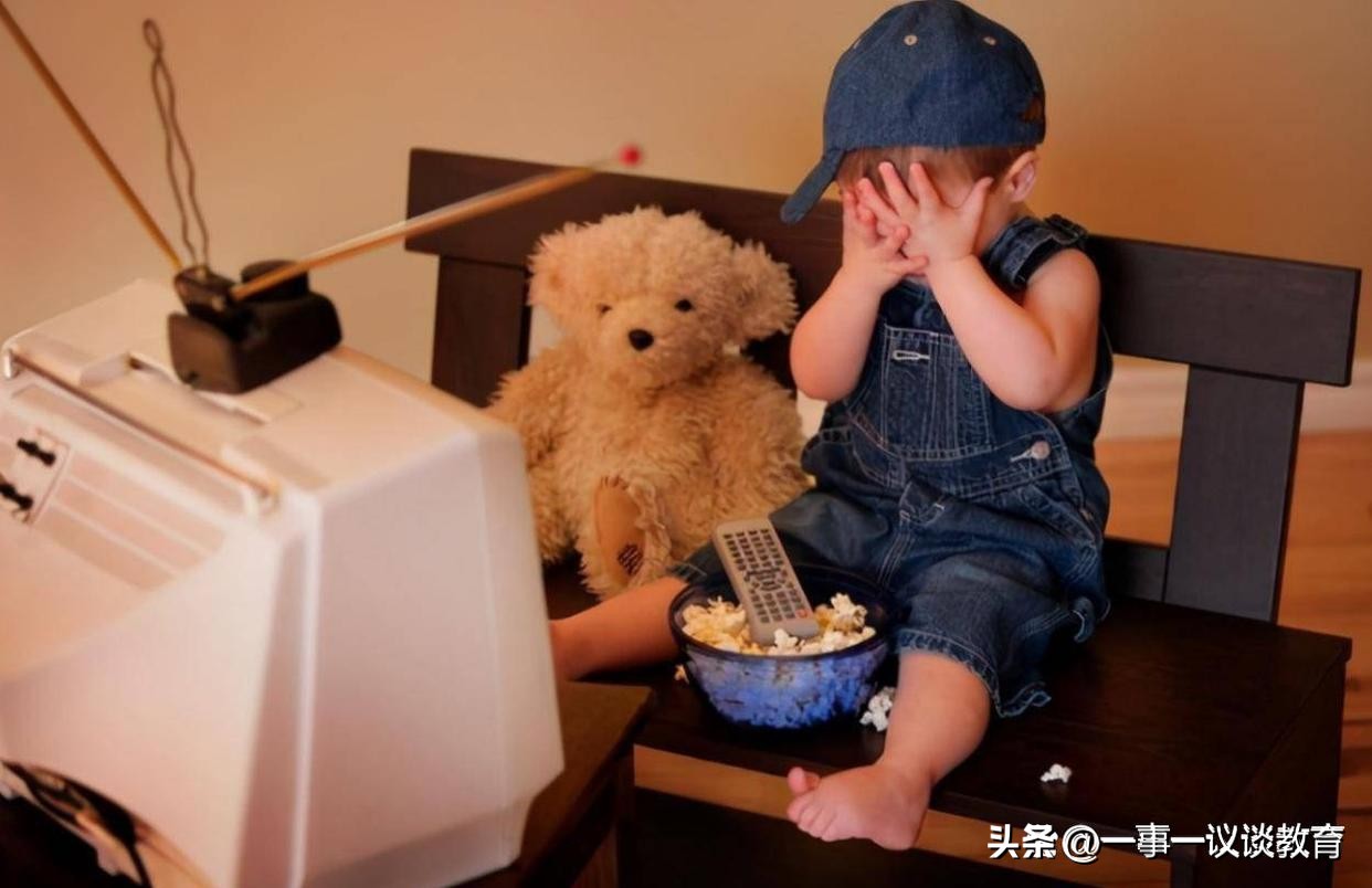 熬夜看球的小孩,熬夜看球的男孩