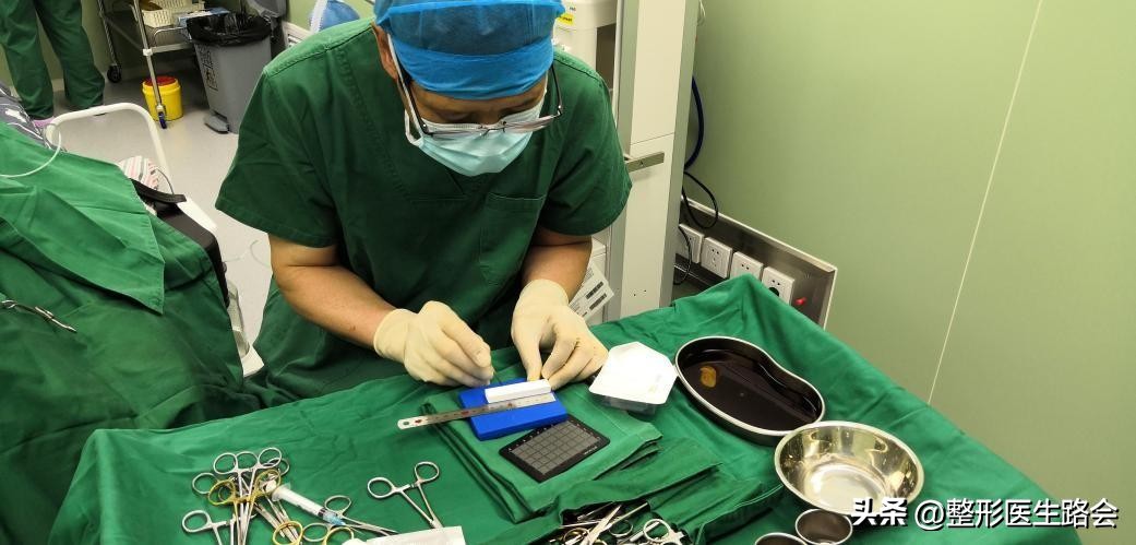 千万别做硅胶隆鼻,千万不要做玻尿酸隆鼻