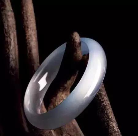 顶级玻璃种翡翠原石切割视频,顶级玻璃种全脱沙翡翠原石