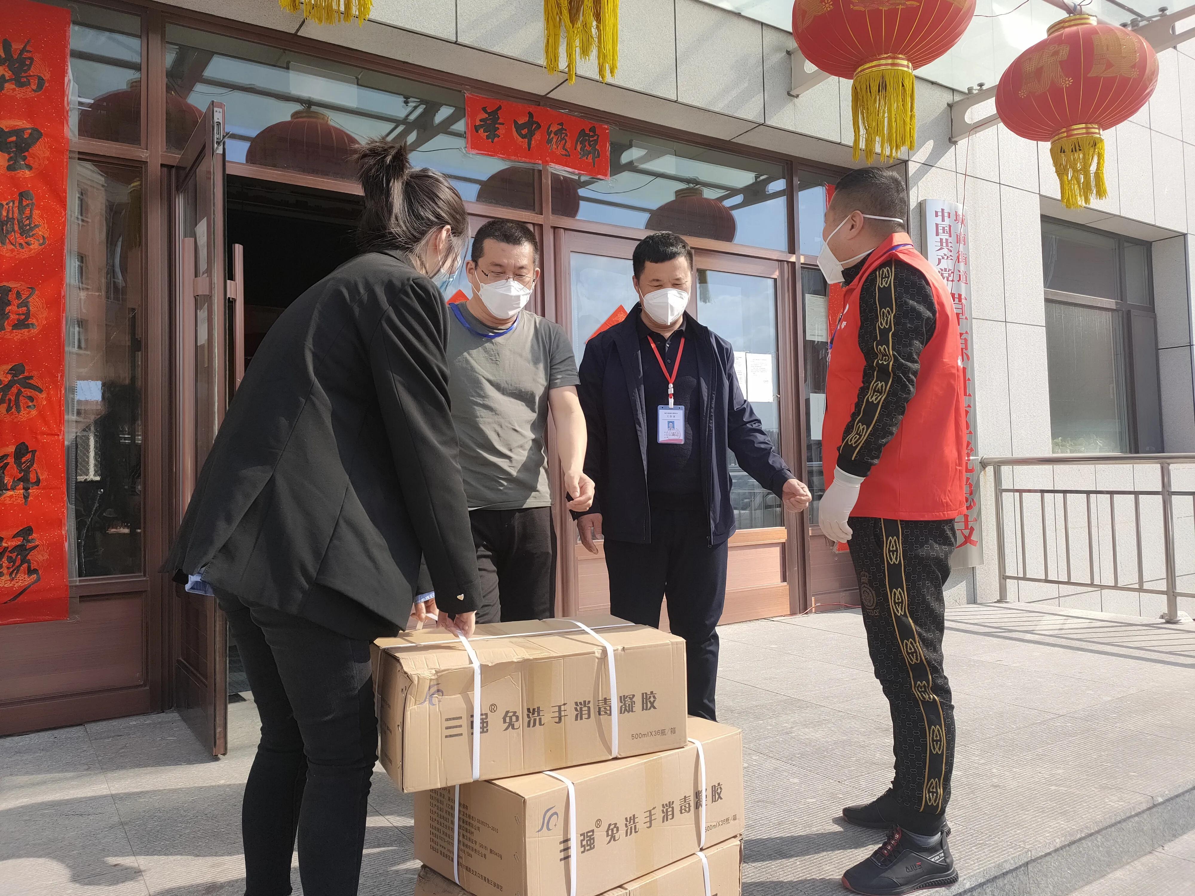 志愿服务助力打赢疫情防控阻击战,志愿服务筑起抗击疫情的万里长城