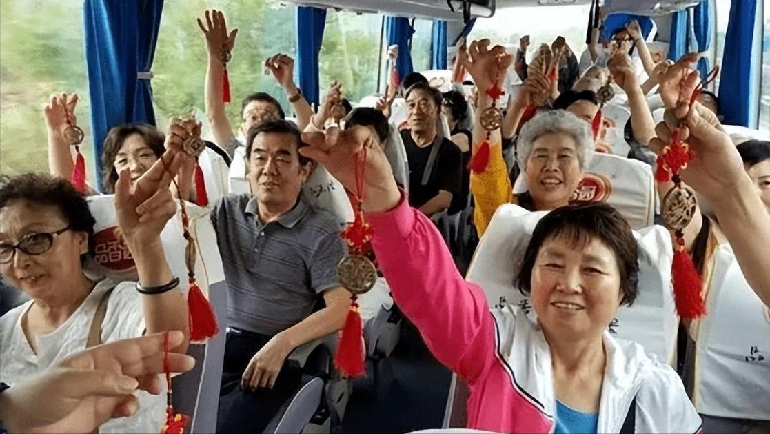 老年人免费旅行团有哪些,年轻人加入老年旅游团真的好