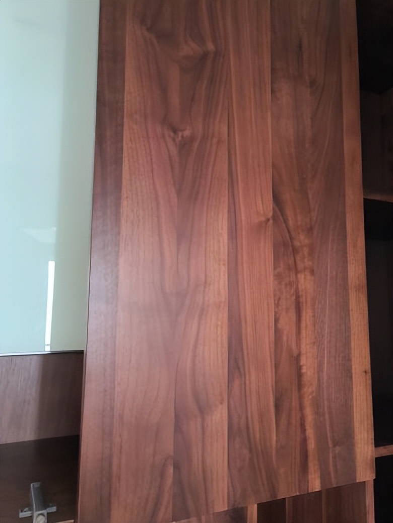 “原木”变“拼接”？红星美凯龙寓见家具套路多！