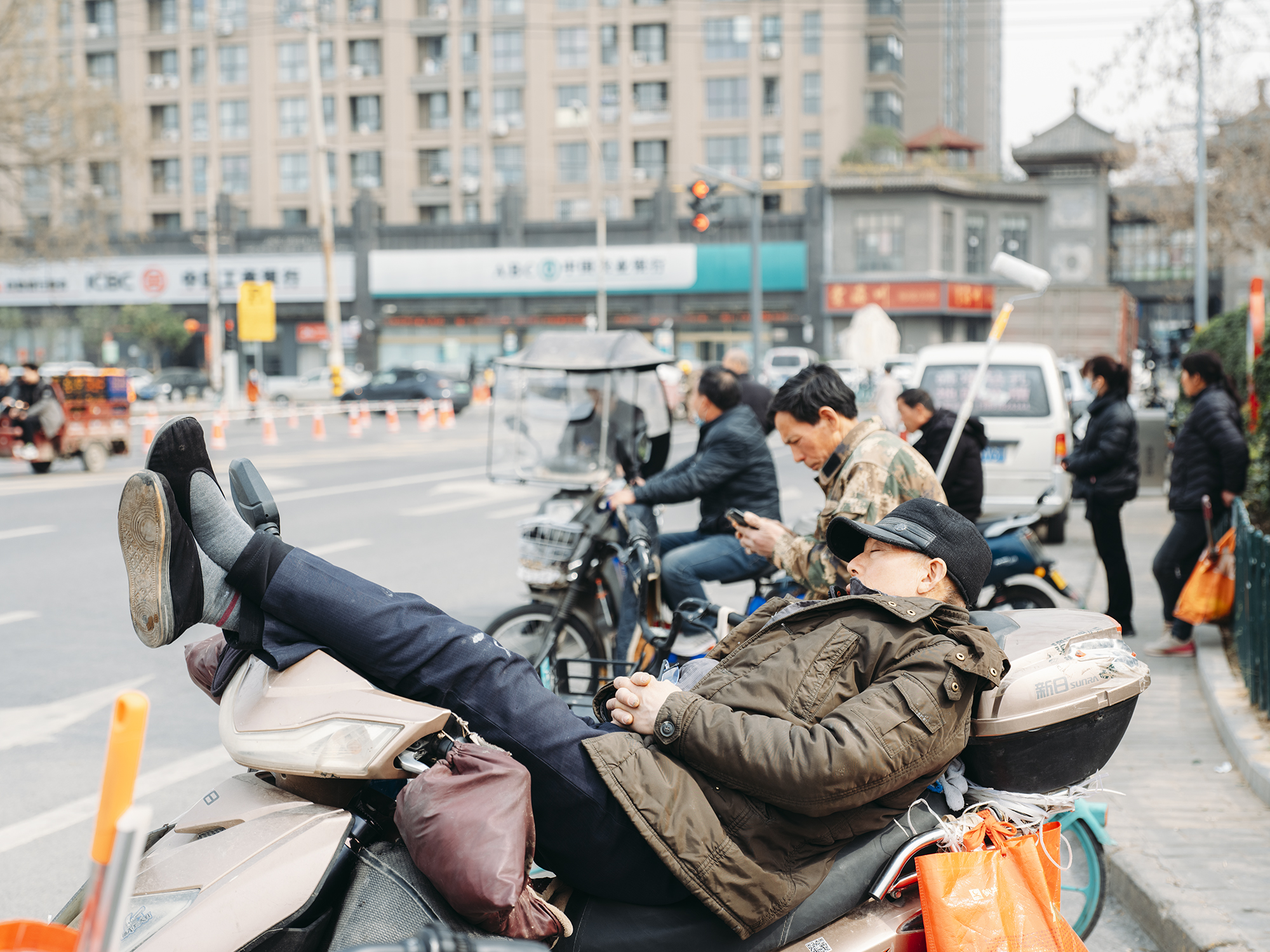 73岁老人8千工资花6千请保姆,80岁老头每月花19000元请保姆