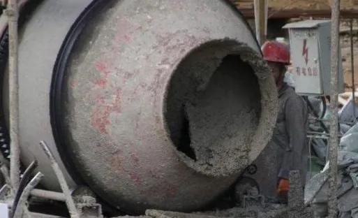 为什么工人要往水泥里加糖涨知识,建筑工人为何水泥里面加白糖