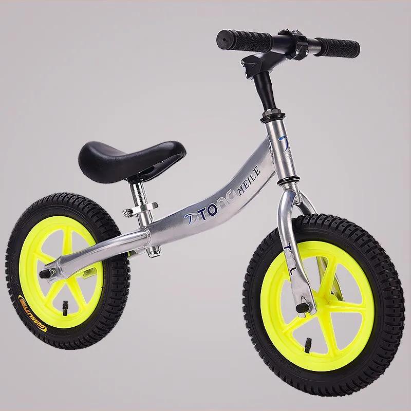 该怎么为宝宝选择玩具车呢？每个年龄段需要什么玩具车呢？