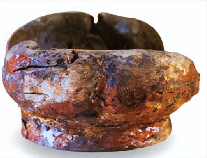 三国名将在墓里出土文物,哪位三国名将的墓中发现了木屐