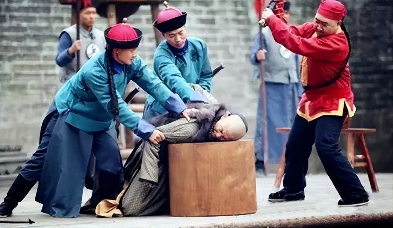 在古代，人被斩首的瞬间是身体感觉头掉了，还是头感觉身体不见了