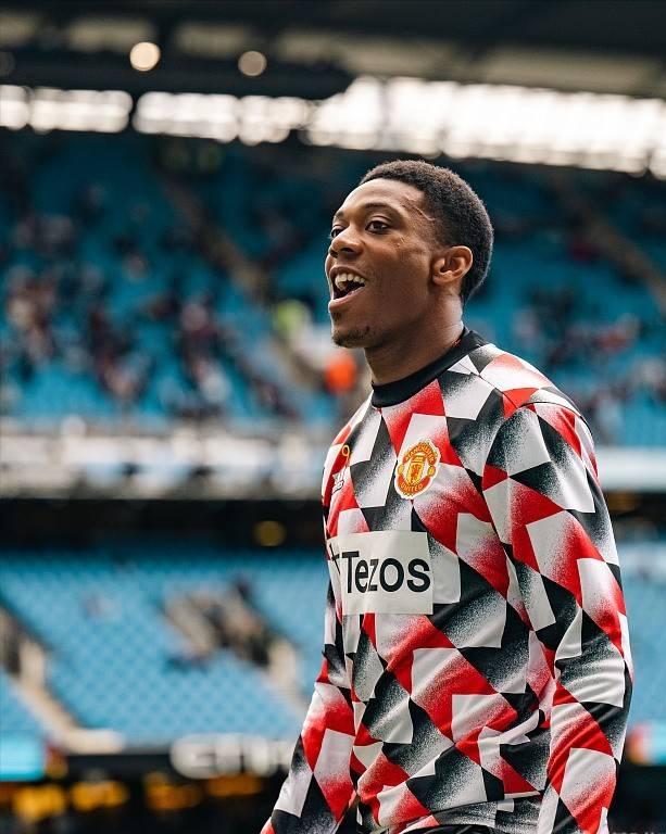 曼联0比2落后切尔西让c罗替补上场,曼联落后三球的情况下逆转热刺