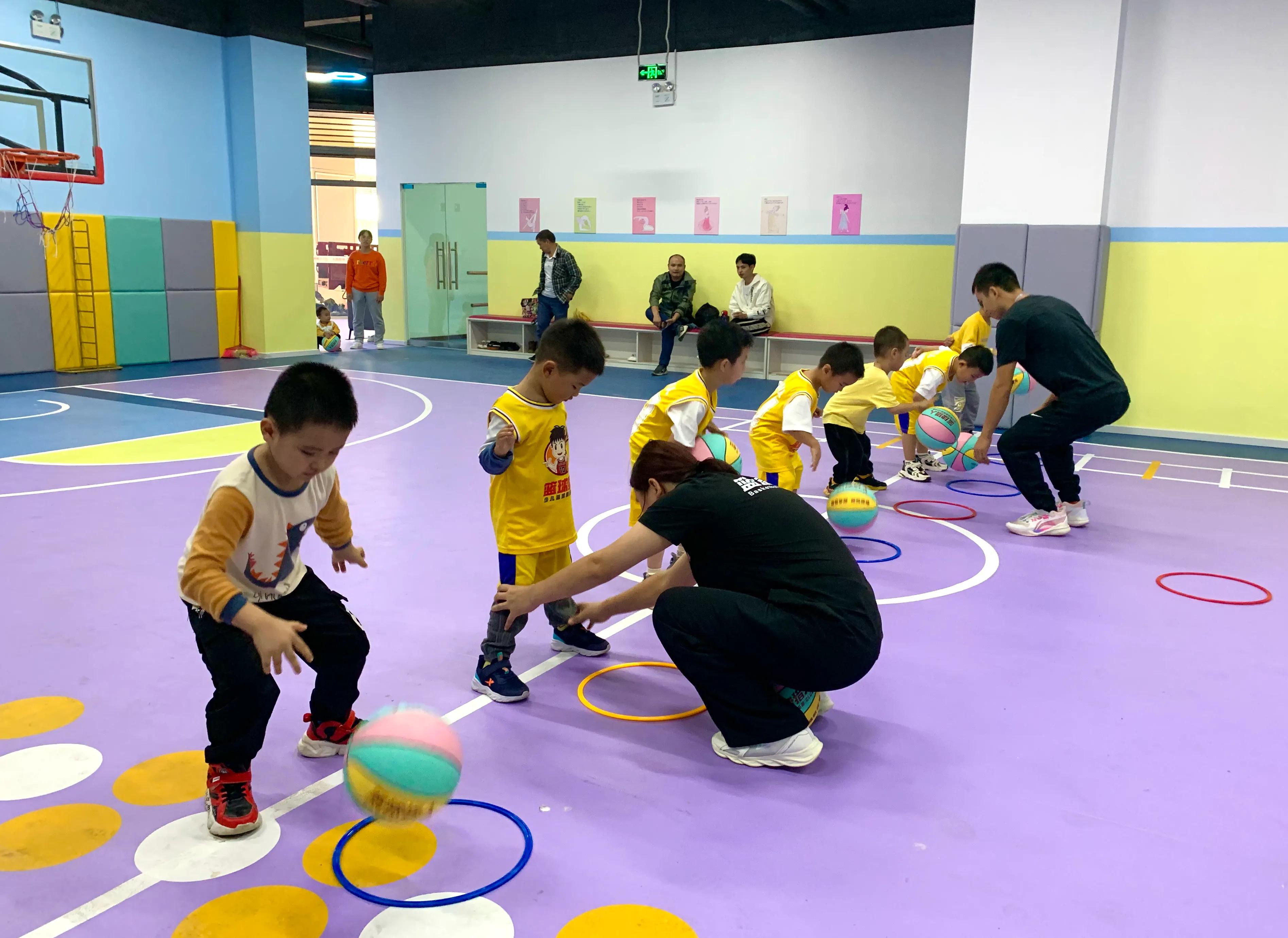 篮球场上的打球技巧,篮球场上的小动作和技巧