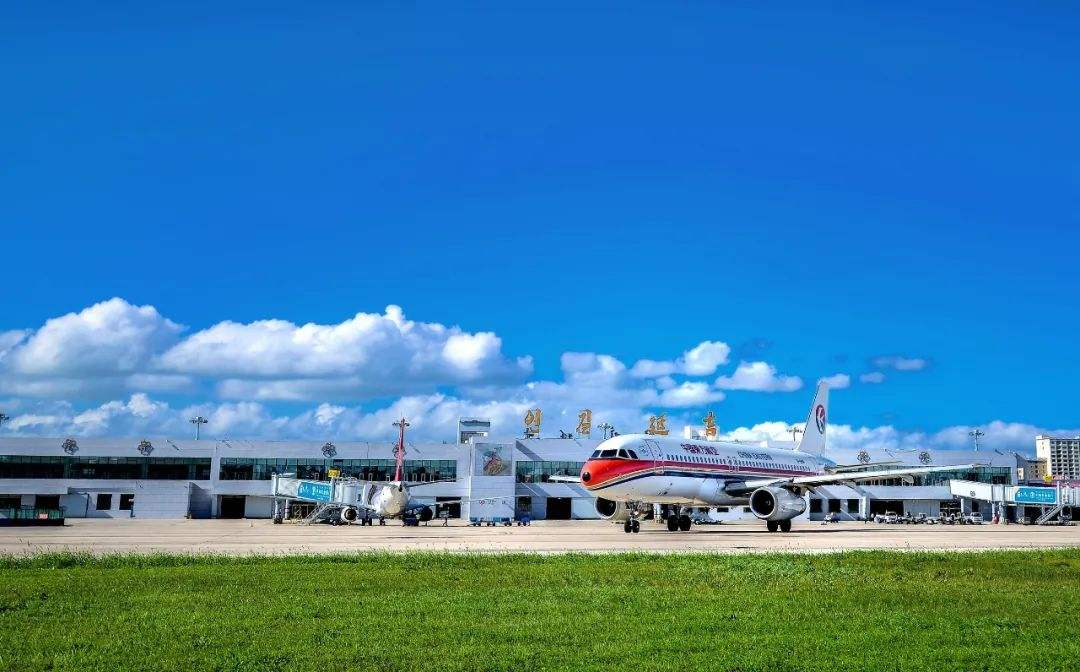 飞机场距离市中心多远合适,距离机场最近的市中心