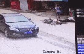 冰糕掉了一半,冰糕化在地上干了怎么清理