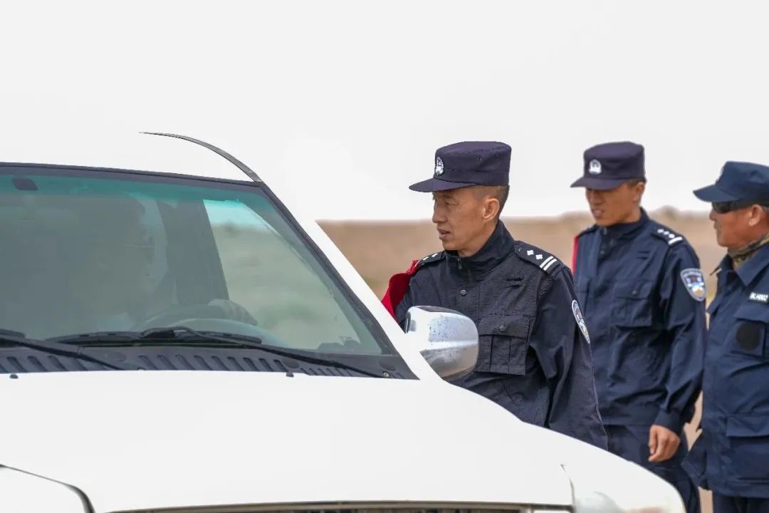 神舟15号载人飞船返回舱成功着陆,神舟十五号载人飞船首次出舱任务