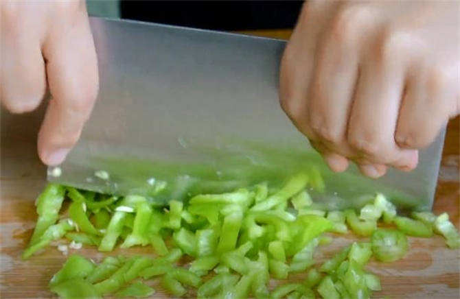 早餐我家就爱吃这馅饼皮酥馅鲜嫩,只要10分钟做出又酥又香的馅饼