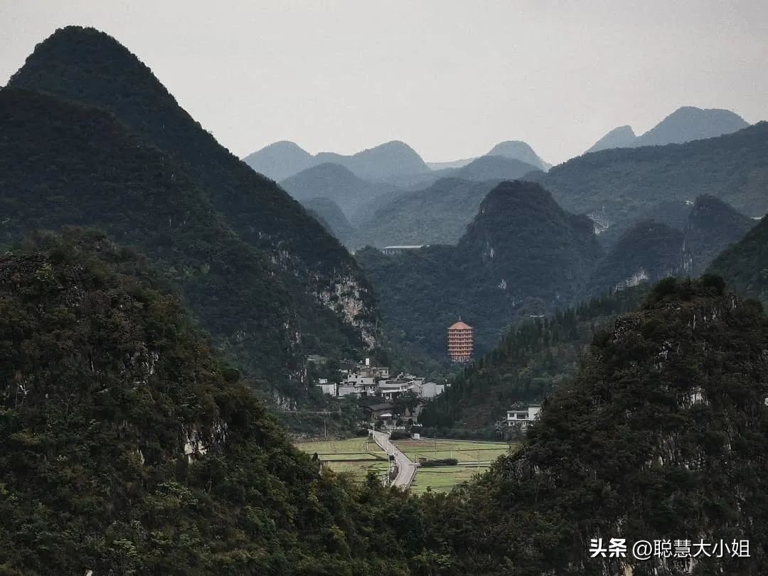 贵州兴义万峰林油菜花盛开时期,贵州兴义风景区万峰林