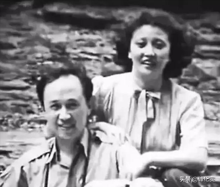 曝梦鸽带李天一移民美国，84岁李双江在国内挣钱，商演来者不拒