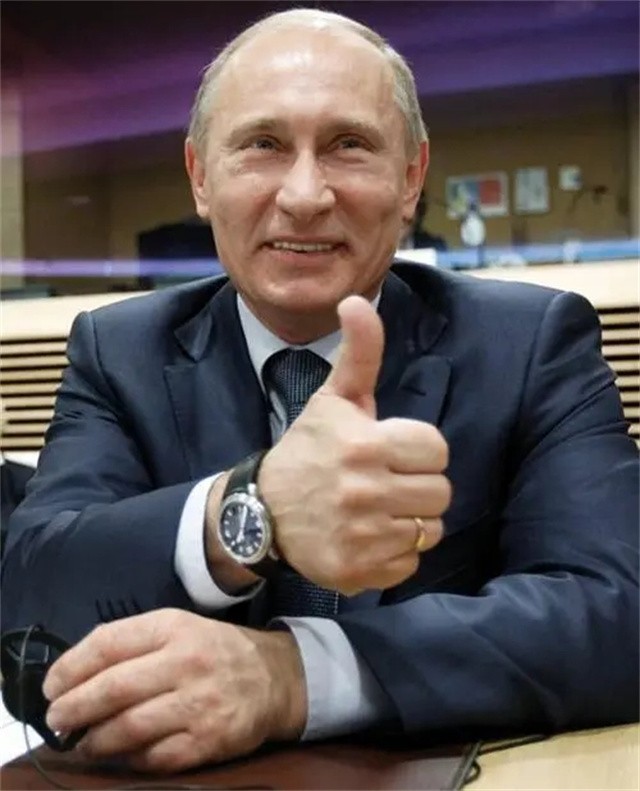 2009年普京上工厂视察，一工人开口就要他的手表，后来怎么样了？