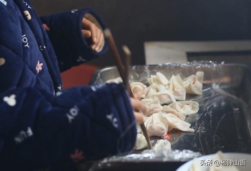 天津一家三口人吃馄饨死亡,天津一家四口吃馄饨后3人惨死