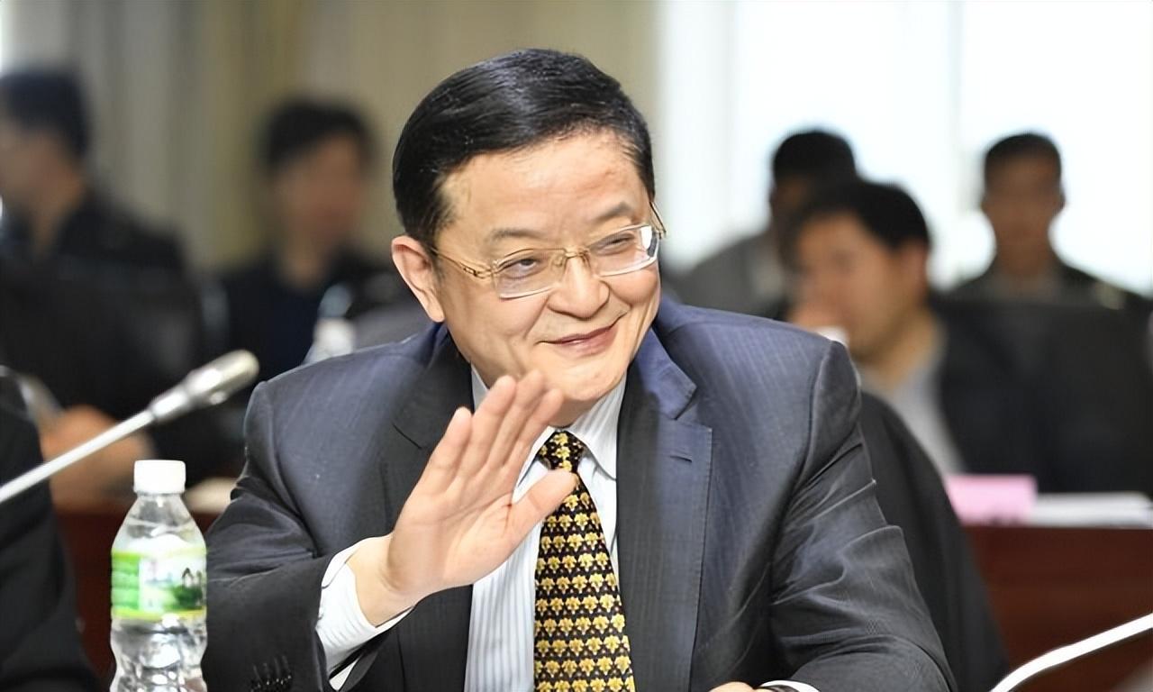 真相揭晓！前足协老臣移民资产转移，涉嫌30亿贪腐，蔡振华安全吗