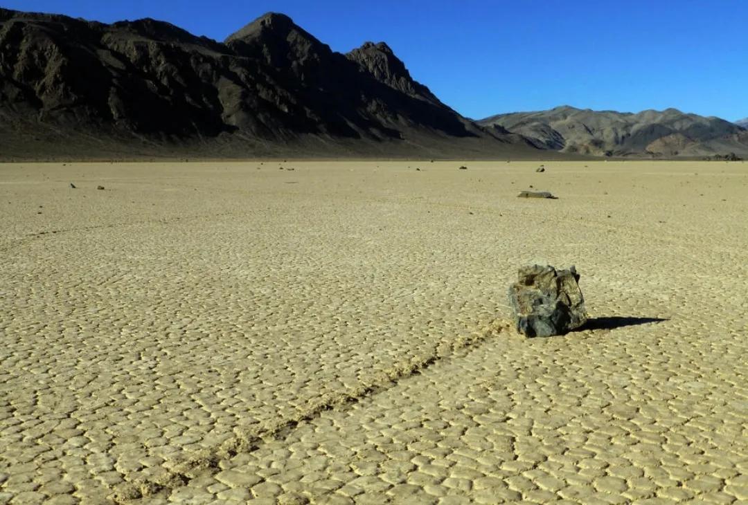 超自然未解之谜：诡异的死亡谷“漂移石”