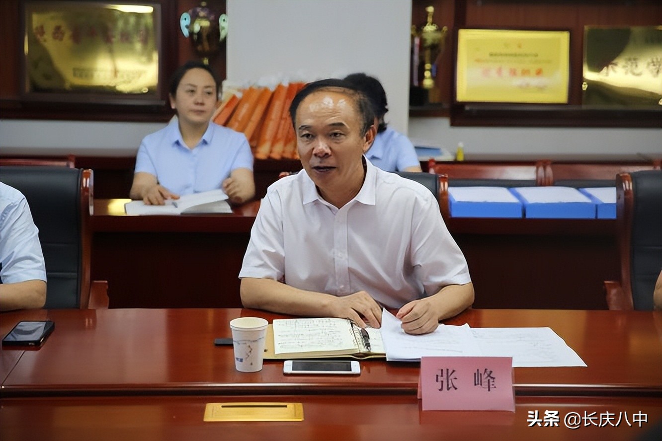 石油普教中心主任王玉春莅临长庆八中指导省级艺术示范校申报工作