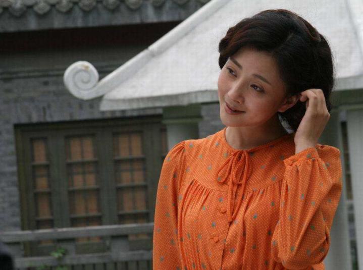 前夫是个贪污犯，历任男友都莫名其妙的分手，殷桃的感情路真难走