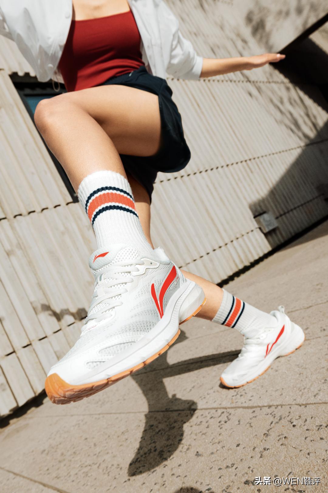 李宁扶遥v2复古银真实效果,好物推荐跑步鞋