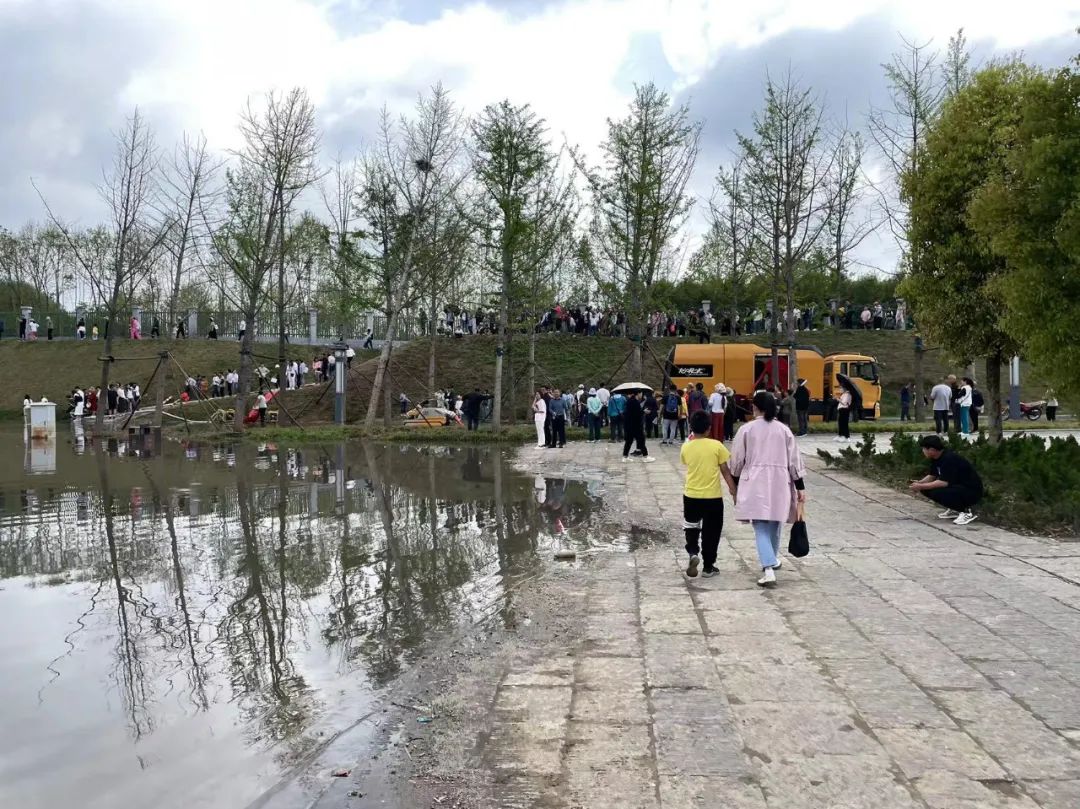 万人爬到白马寺！这样去景区的方式你绝对没见过！