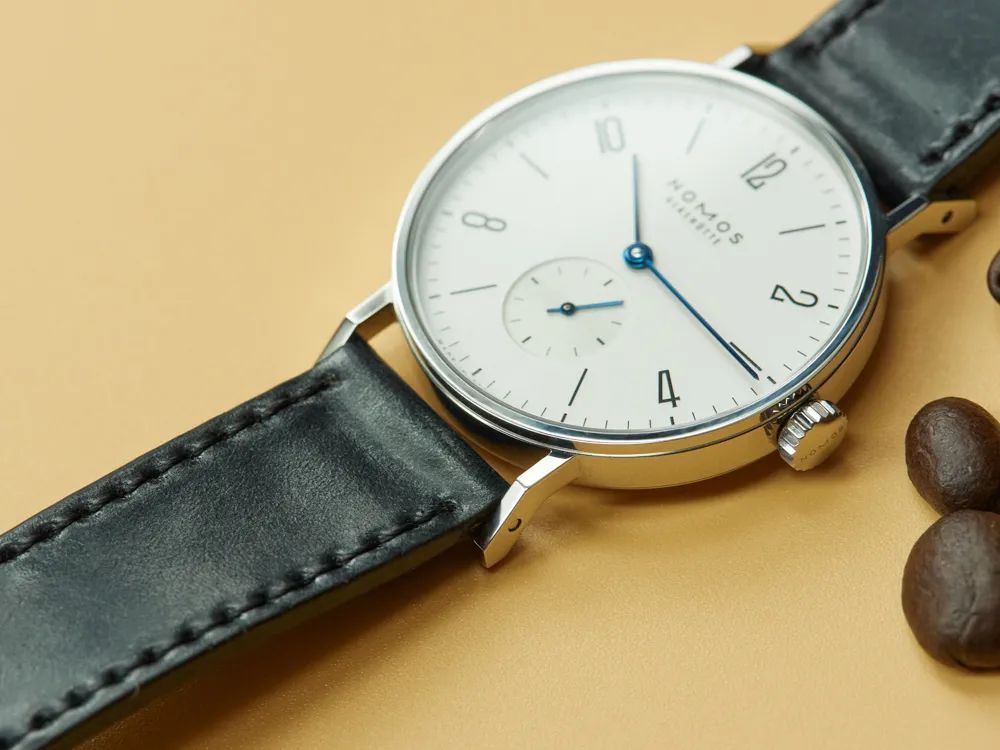 1万多逃不过的选择!这块表的设计就突出一个极简美