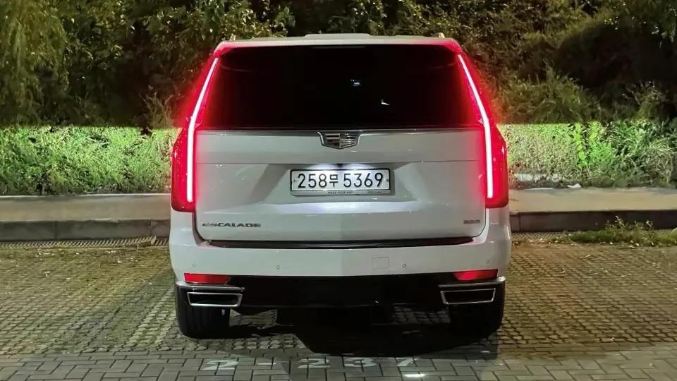 凯迪拉克凯雷德2023款内饰,凯迪拉克全尺寸纯电suv凯雷德