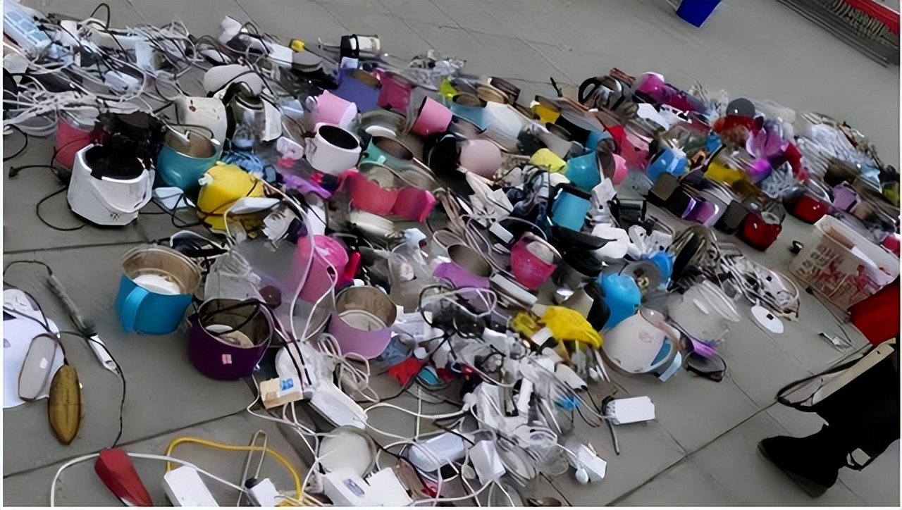 导员查寝发现抽烟会违纪吗,导员查宿舍被发现旷课惩罚