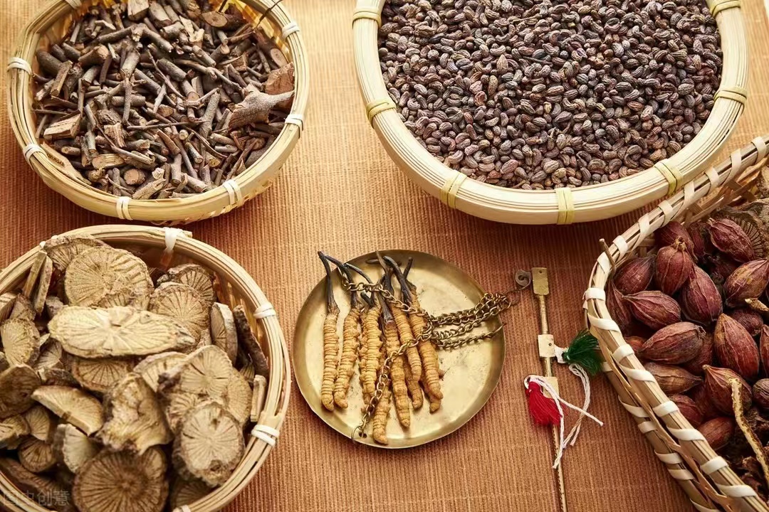 涂了药膏牛皮癣会根治吗,患有牛皮癣身上抓破很难好