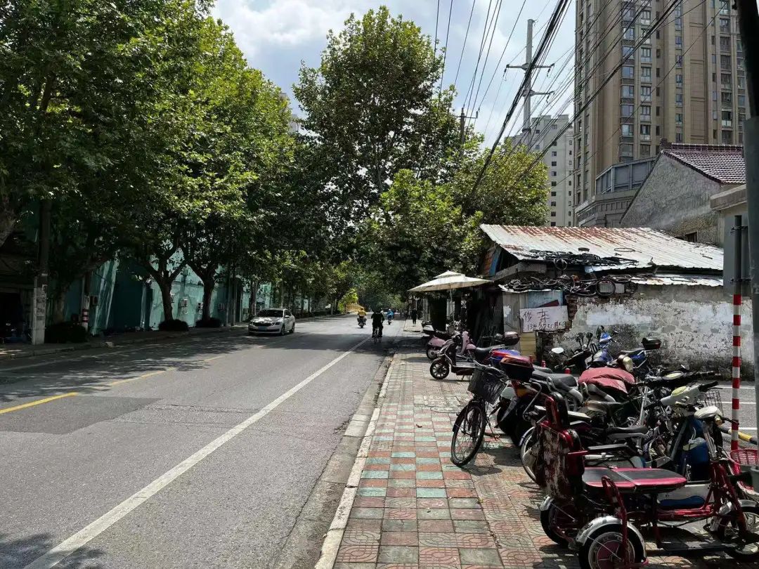 上海繁华地段的老破小,上海繁华地段和贫民区对比照