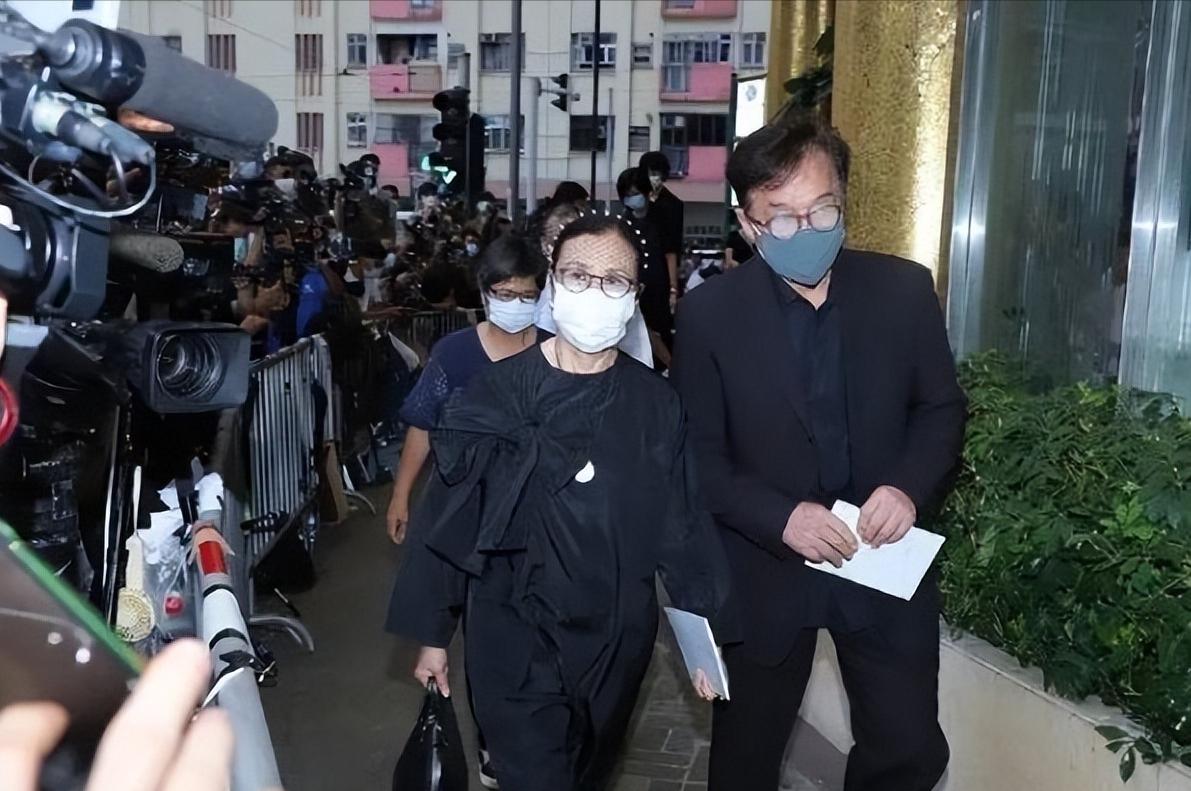 赌王何鸿燊：86万续命针每日一针，800万金丝楠木棺开启世纪葬礼