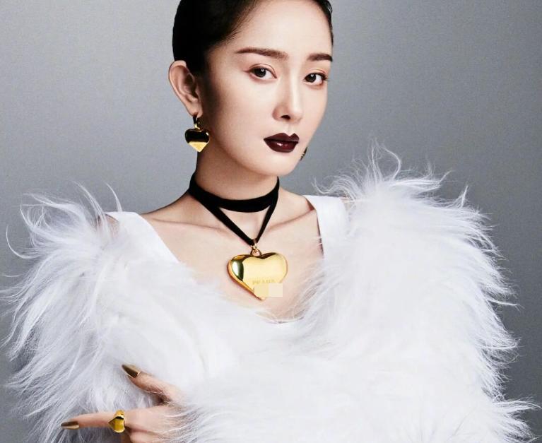 杨幂最新封面写真曝光,杨幂黑色时尚封面