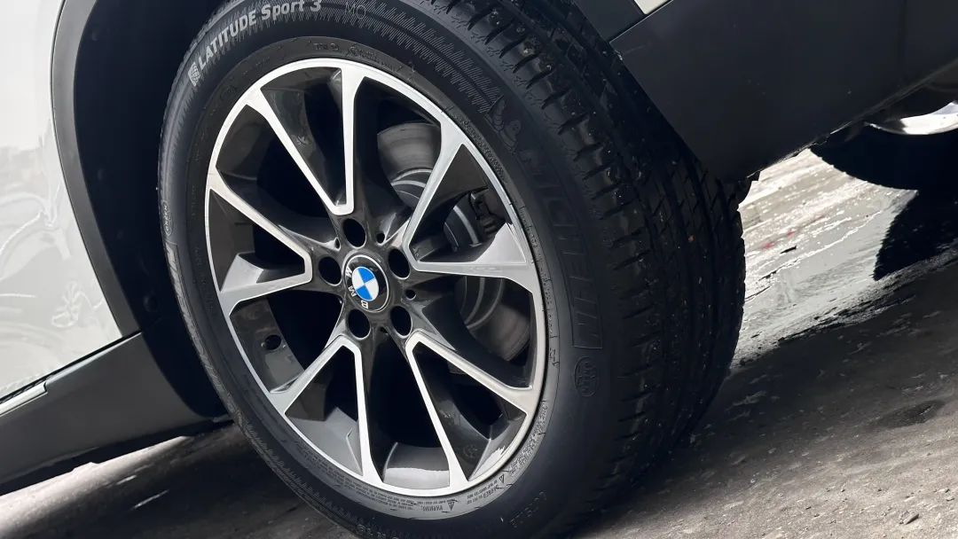 经典老车宝马x5翻新,宝马x5二手车整备翻新费用