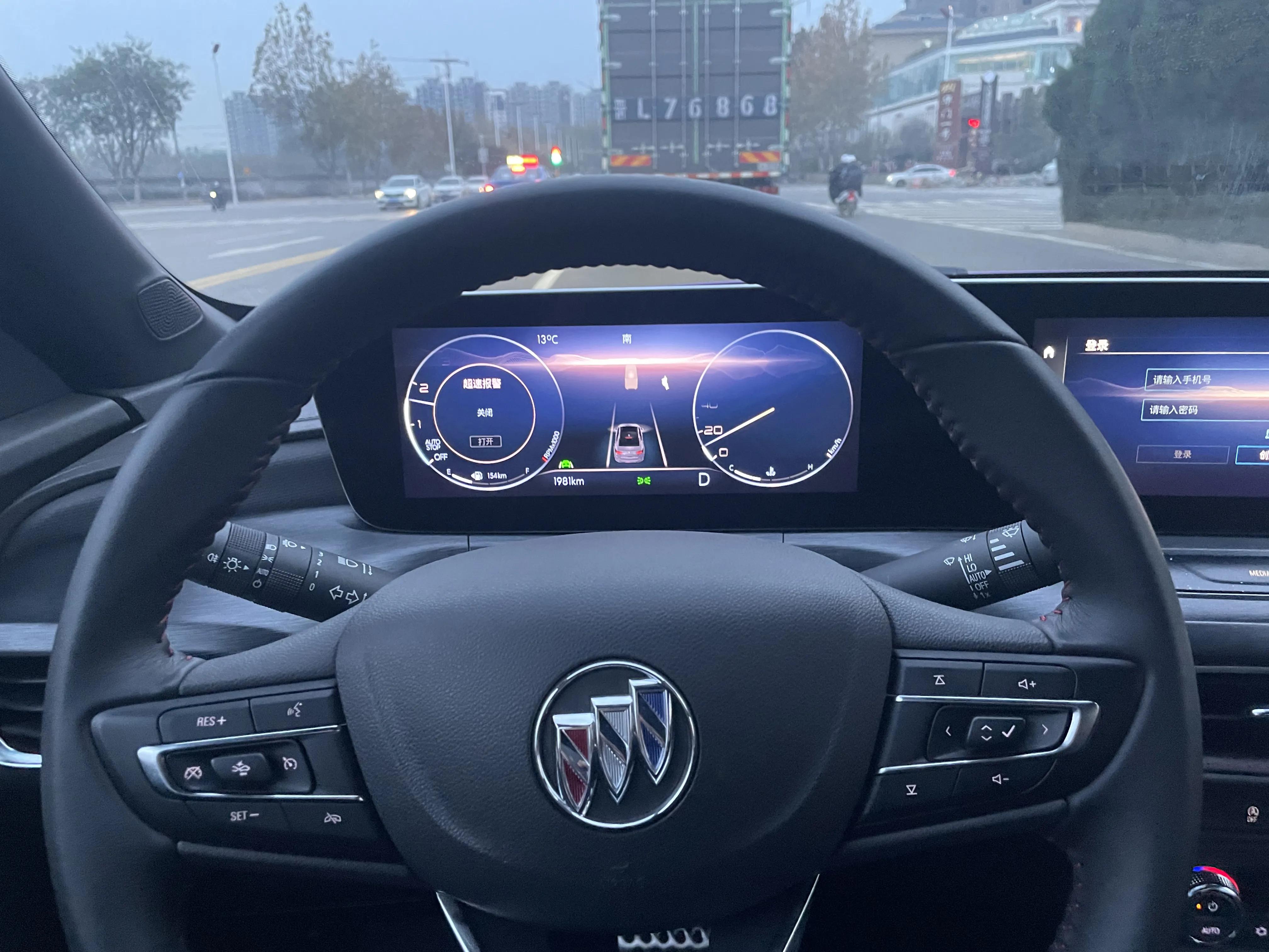 带朋友坐我的车兜风,带我朋友去旅游图片