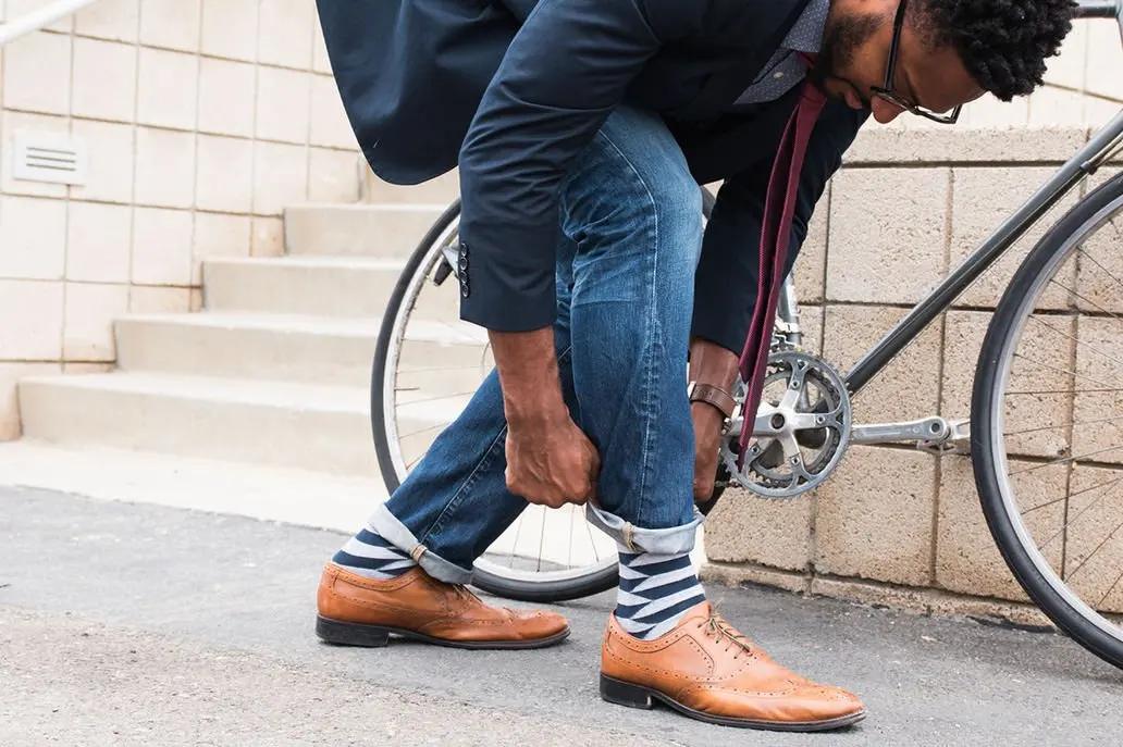 牛仔裤裤脚分叉怎么卷裤脚,阔脚裤怎么卷裤脚不易掉男