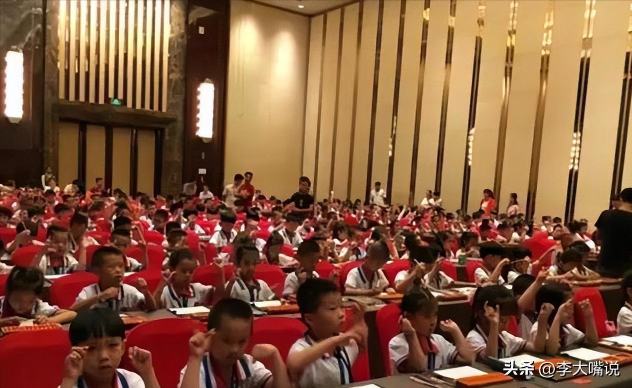 内蒙古六岁天才女孩特招入伍,内蒙6岁女孩入伍