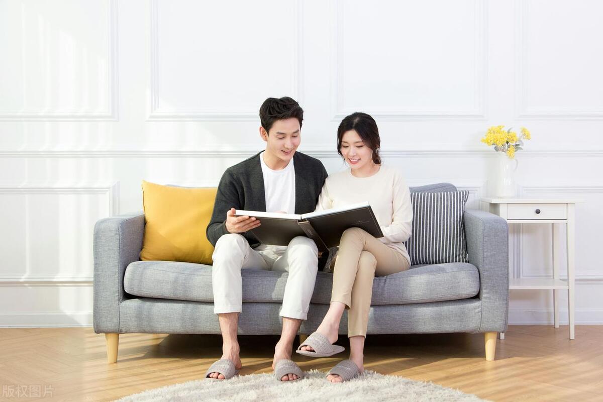 女子深夜加班回来吃榴莲，被丈夫指责乱花钱，女子：我花自己的钱