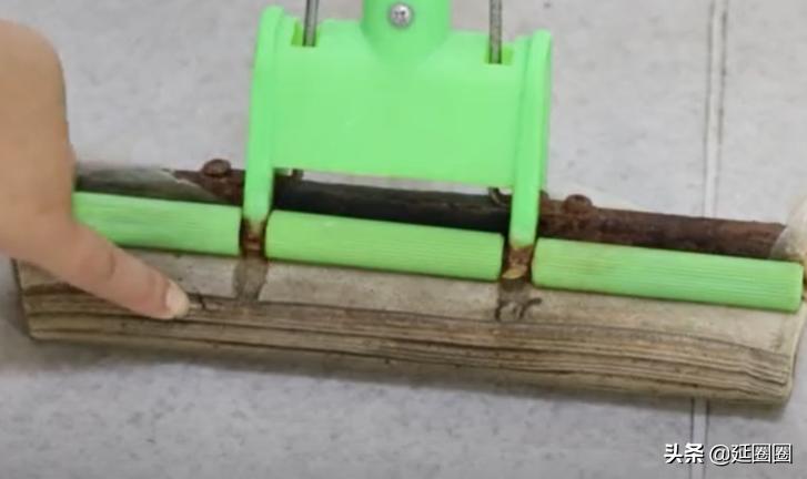 清洗又脏又硬的海绵拖把,海绵拖把脏了黑了怎么清洗