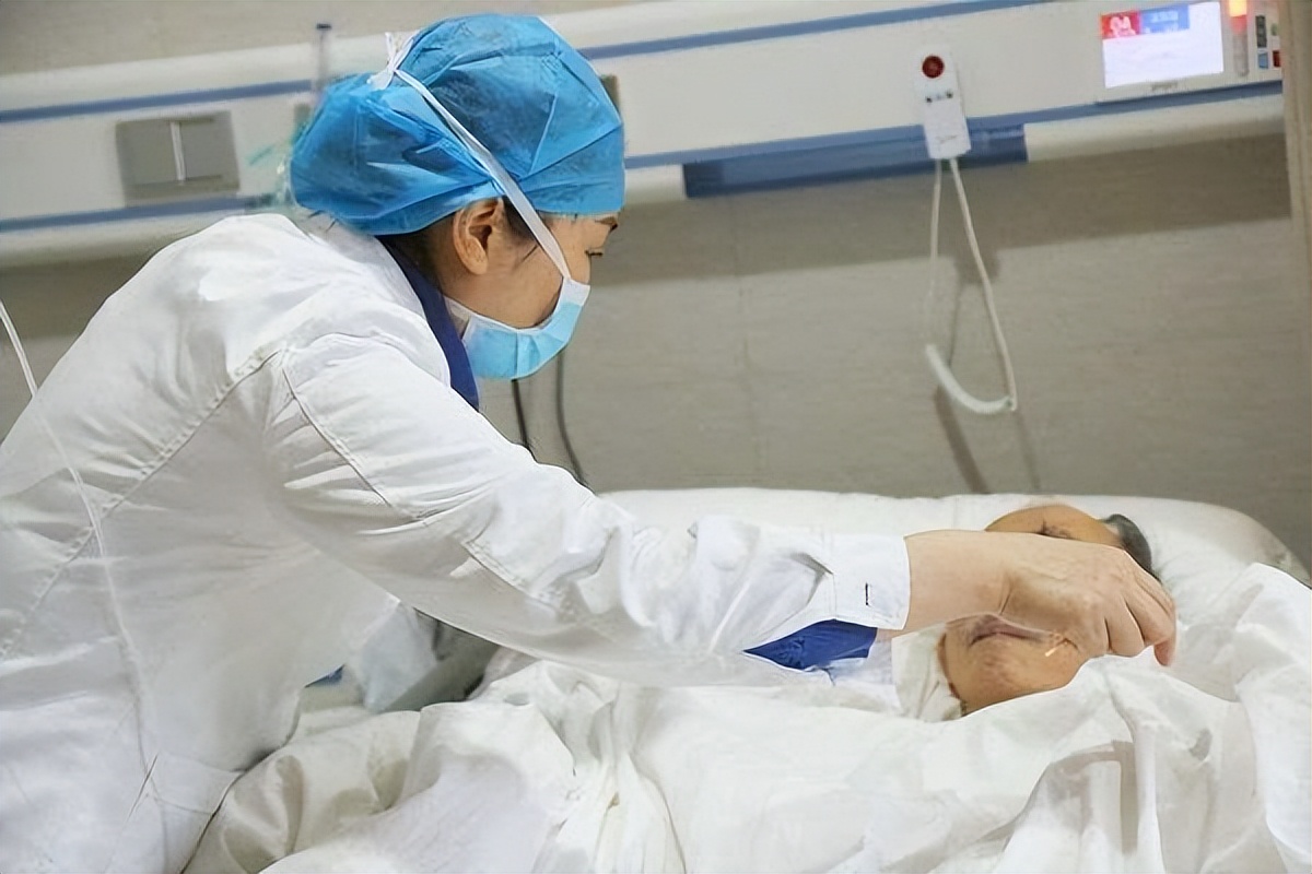 家人癌症晚期我该做些什么事情呢,亲人癌症晚期作为子女能做什么