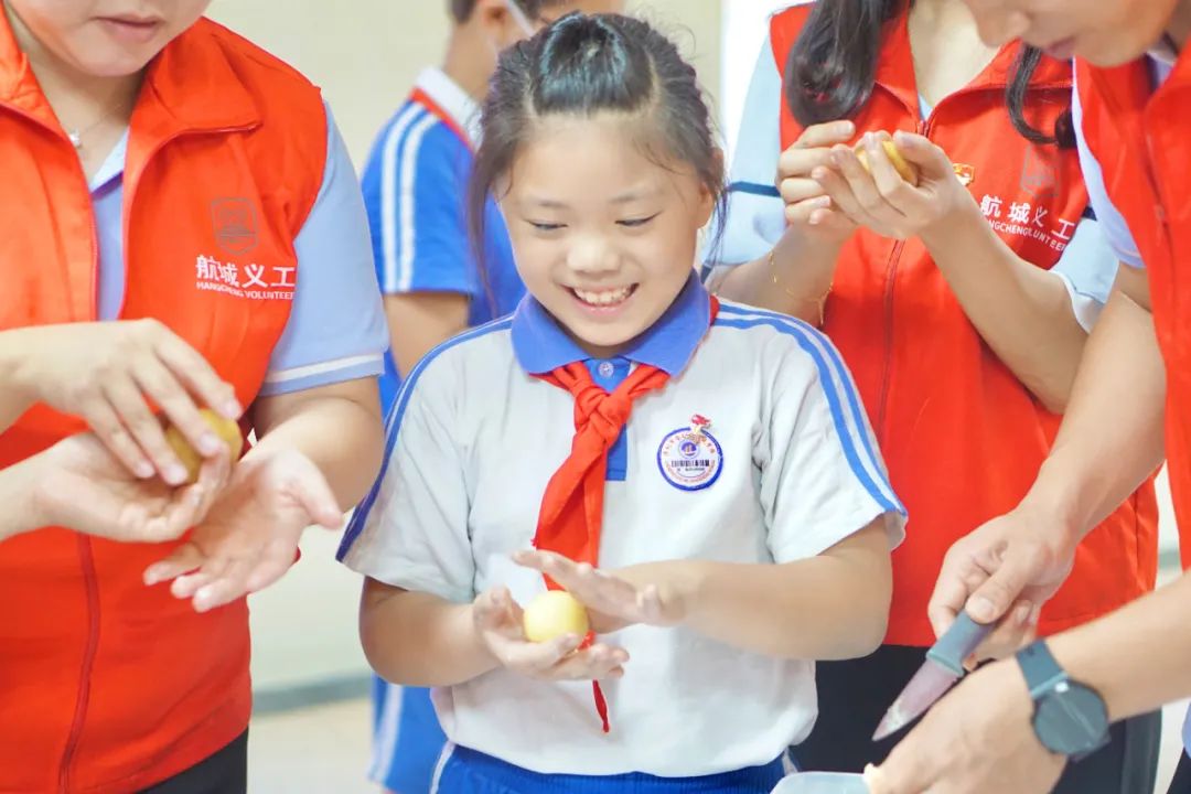 深圳红马甲公益,深圳红马甲正能量