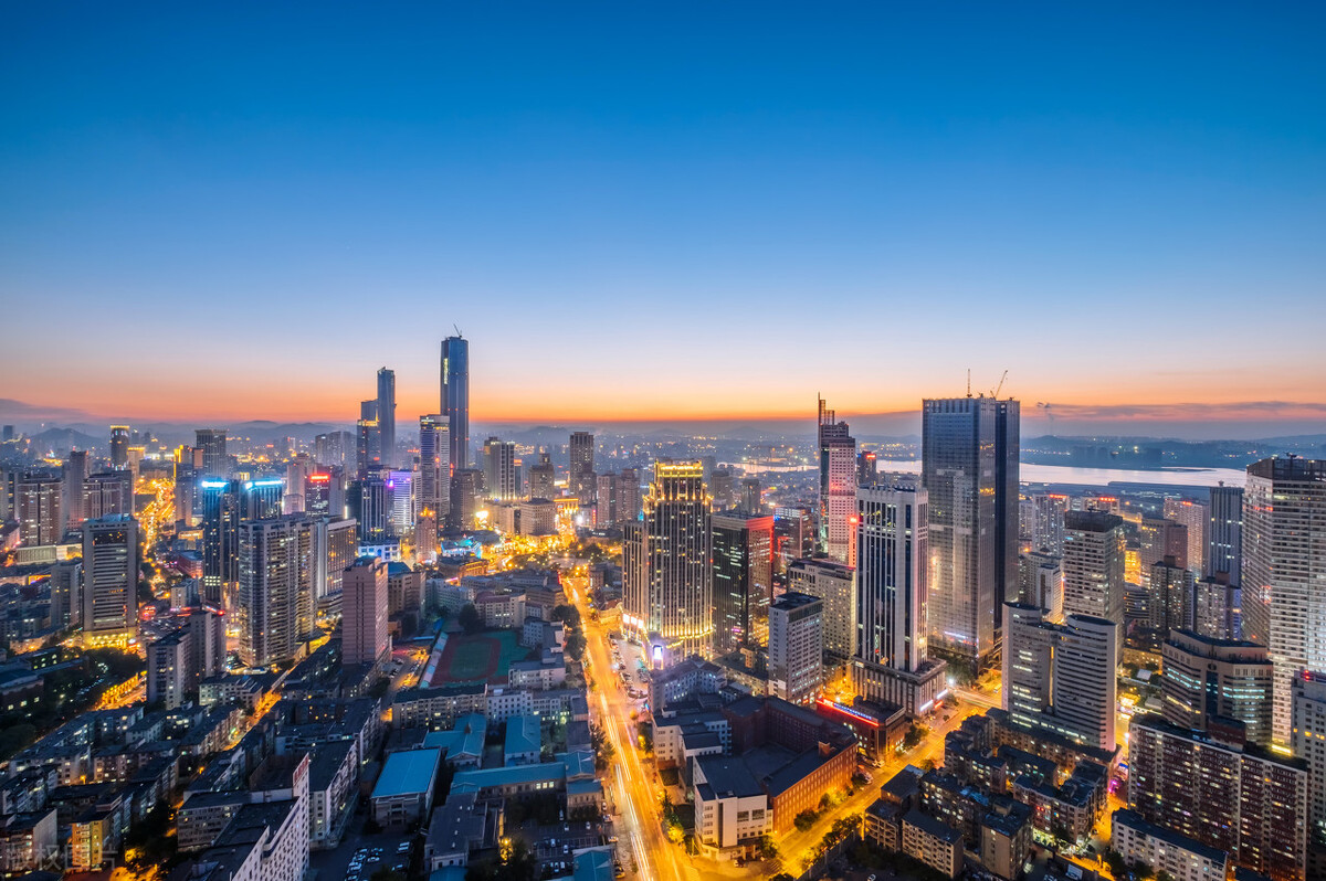 2023一线城市排名名单大连,30个二线城市排行