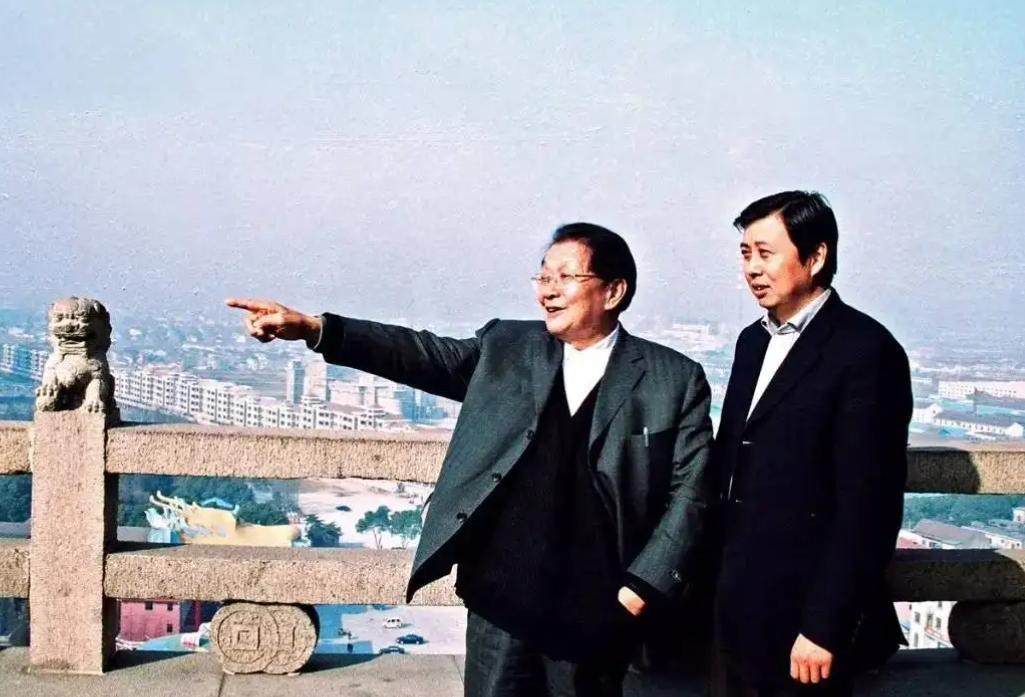 90年代人均桑塔纳，如今负债打工，“天下第一村”的经历令人唏嘘