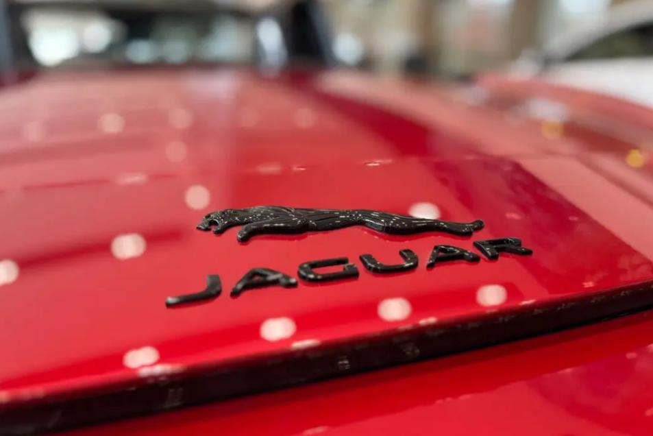 捷豹f-type没有运动排气,满满的科技感全新捷豹f-type