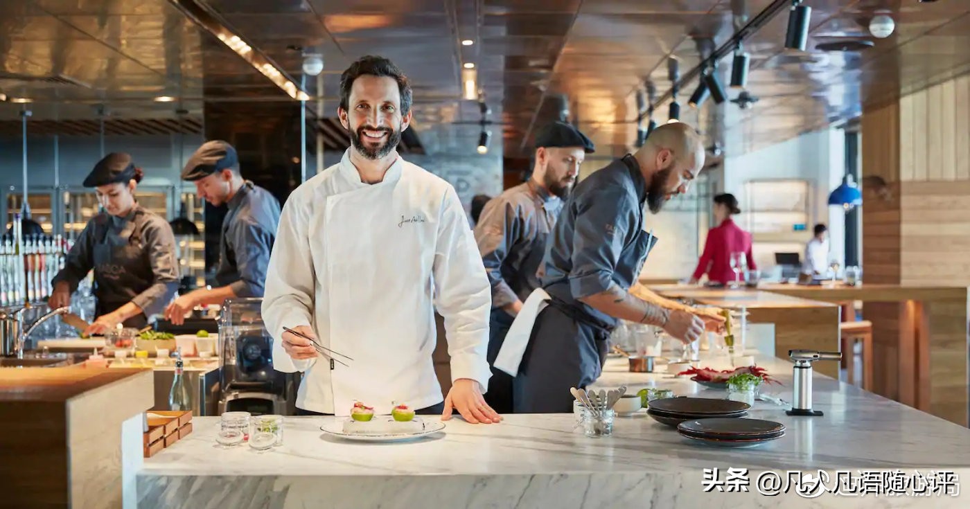 展开迪拜的这把“东方折扇”