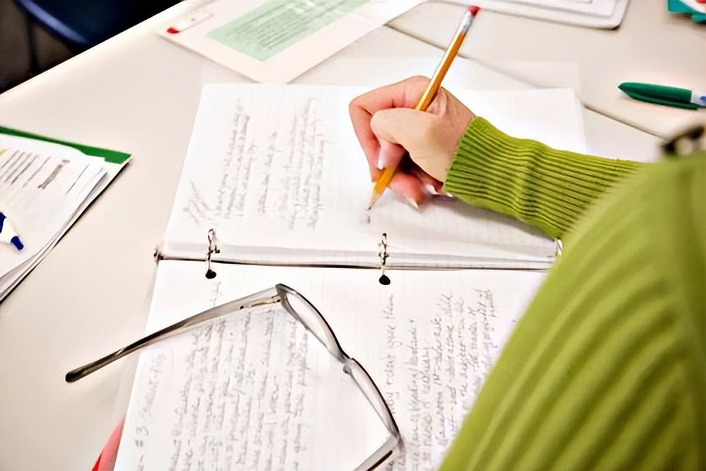 论文绪论一般写什么及其典例,论文怎么把绪论设置成第一页